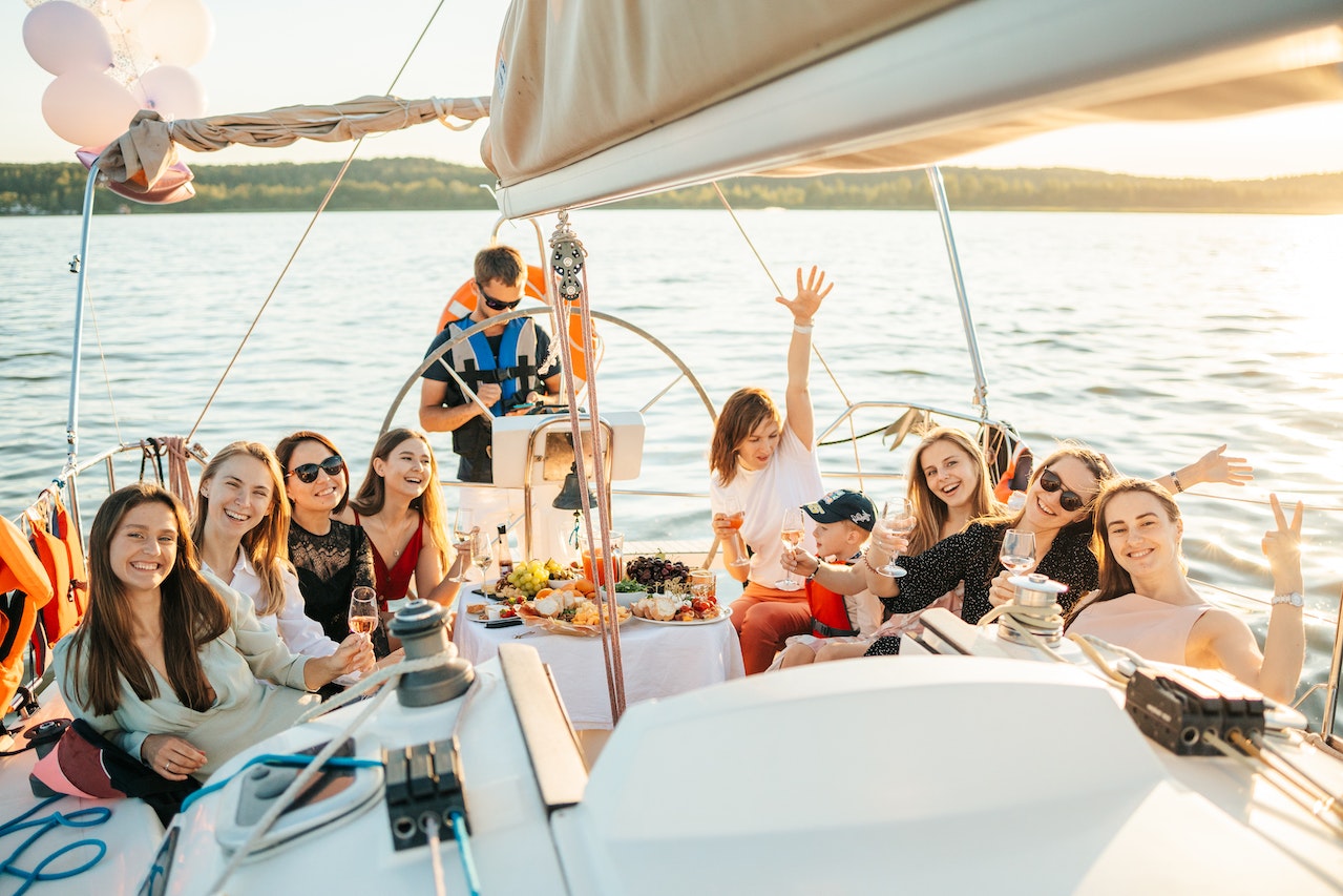 Festas de aniversário  Almoços a bordo  Despedidas de solteiro